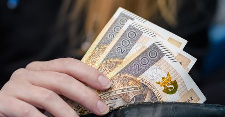 Te roczniki żyją od wypłaty do wypłaty. Wskazano dwa pokolenia