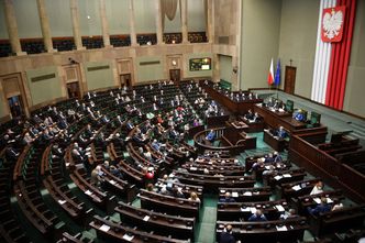 Sejm przyjmuje kilkanaście poprawek Senatu. Bezkarność urzędnicza ląduje w koszu