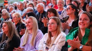 Kielce: Zespół "Śląsk" porwał publiczność barwnym widowiskiem