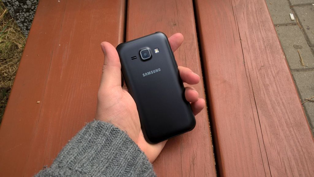 Samsung Galaxy J1 - test i recenzja smartfona za mniej niż 400 zł 5