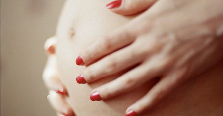 Ból brzucha w ciąży - ból brzucha jako normalny objaw, drugi trymestr ciąży, niebezpieczny ból brzucha