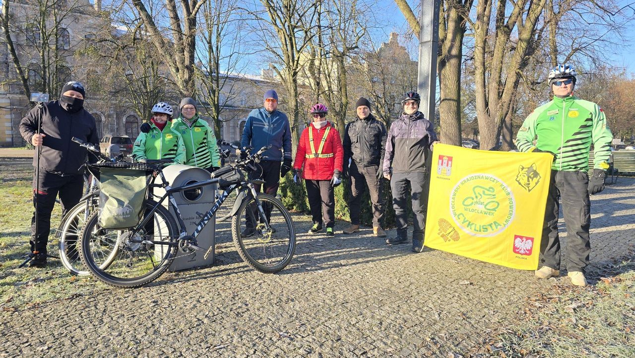 Aleksandrów Kujawski: Cykliści z Włocławka przemierzają szlaki drewnianej architektury