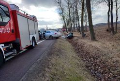 Na Podlasiu zderzyły się dwa auta i ciężarówka. Nie żyje jeden z kierowców