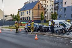 Z impetem uderzyła w ścianę. Wszystko na oczach strażaków