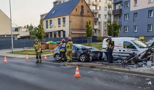 Z impetem uderzyła w ścianę. Wszystko na oczach strażaków