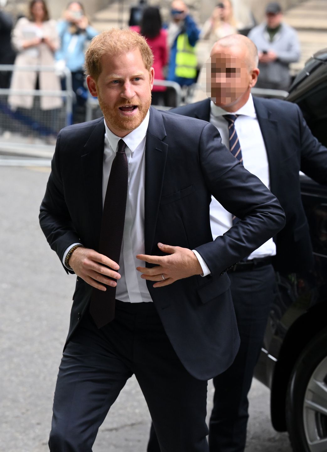 Książę Harry przyleciał do Londynu. Złożył zeznania w procesie przeciw tabloidowi