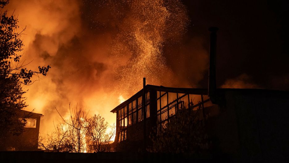Wojna w Ukrainie rok 2023
Ukrainian firefighters work to extinguish a fire following an overnight Russian drone strike in Kharkiv on November 3, 2023. Russia launched a massive drone attack early on Friday, hitting critical infrastructure in the west and south of Ukraine and destroying private houses and commercial buildings in Kharkiv, Ukraine's second largest city, officials said. The air force said it shot down 24 "Shahed" drones out of 40 launched by Russia, the biggest drone attack in weeks to target Kharkiv in the northeast, Odesa and Kherson in the south and the region of Lviv on Ukraine's border with Poland in the west. Photo by Yehven Titov/ABACAPRESS.COM
Titov Yehven/ABACA