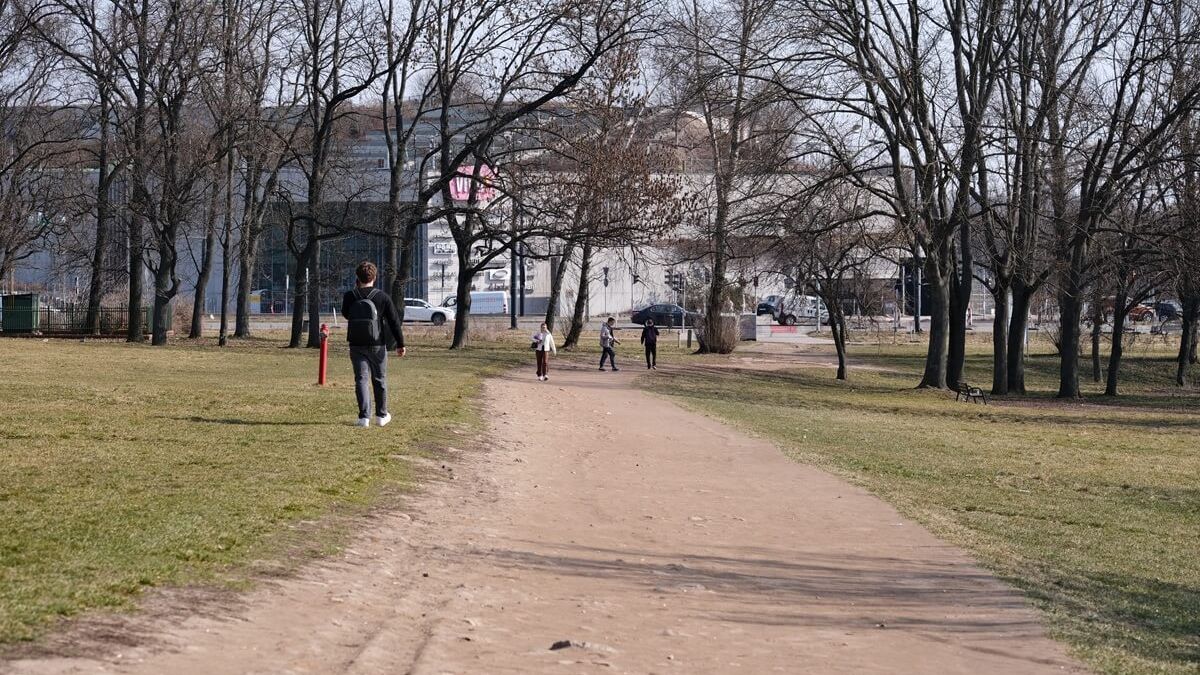 Skrót przez Błonia pod Zamkiem ze Starego Miasto do VIVO Lublin