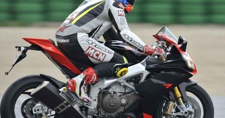 Premiera Aprilia RSV4