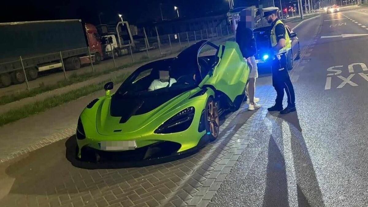 Policjanci z Lublina zatrzymali do kontroli kierowcę McLarena na ul. Lubelskiego Lipca '80