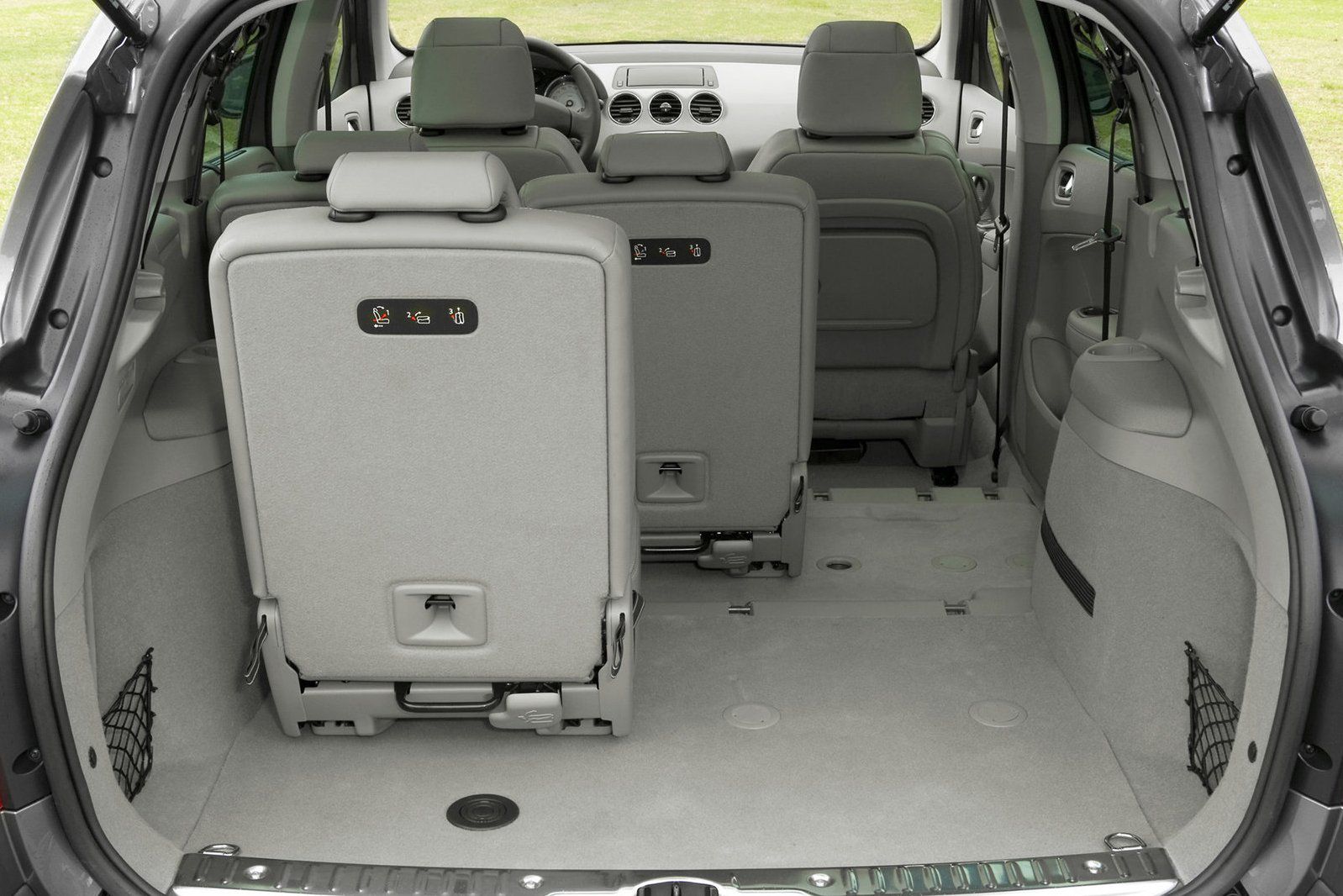 308 SW jest niemal jak minivan pod względem aranżacji wnętrza