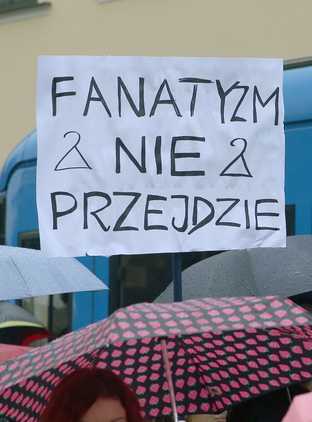 Krzysztof Bosak cieszy się z wyroku TK w sprawie aborcji