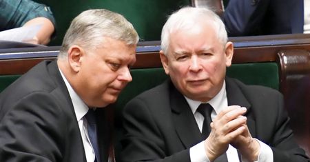 "Zdrada" i zaskoczenie w PiS. Po co była rozgrywka ws. TVN?