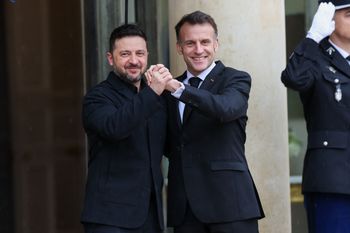 Macron zwiększa pomoc dla Ukrainy. Francja przekaże ważne pociski