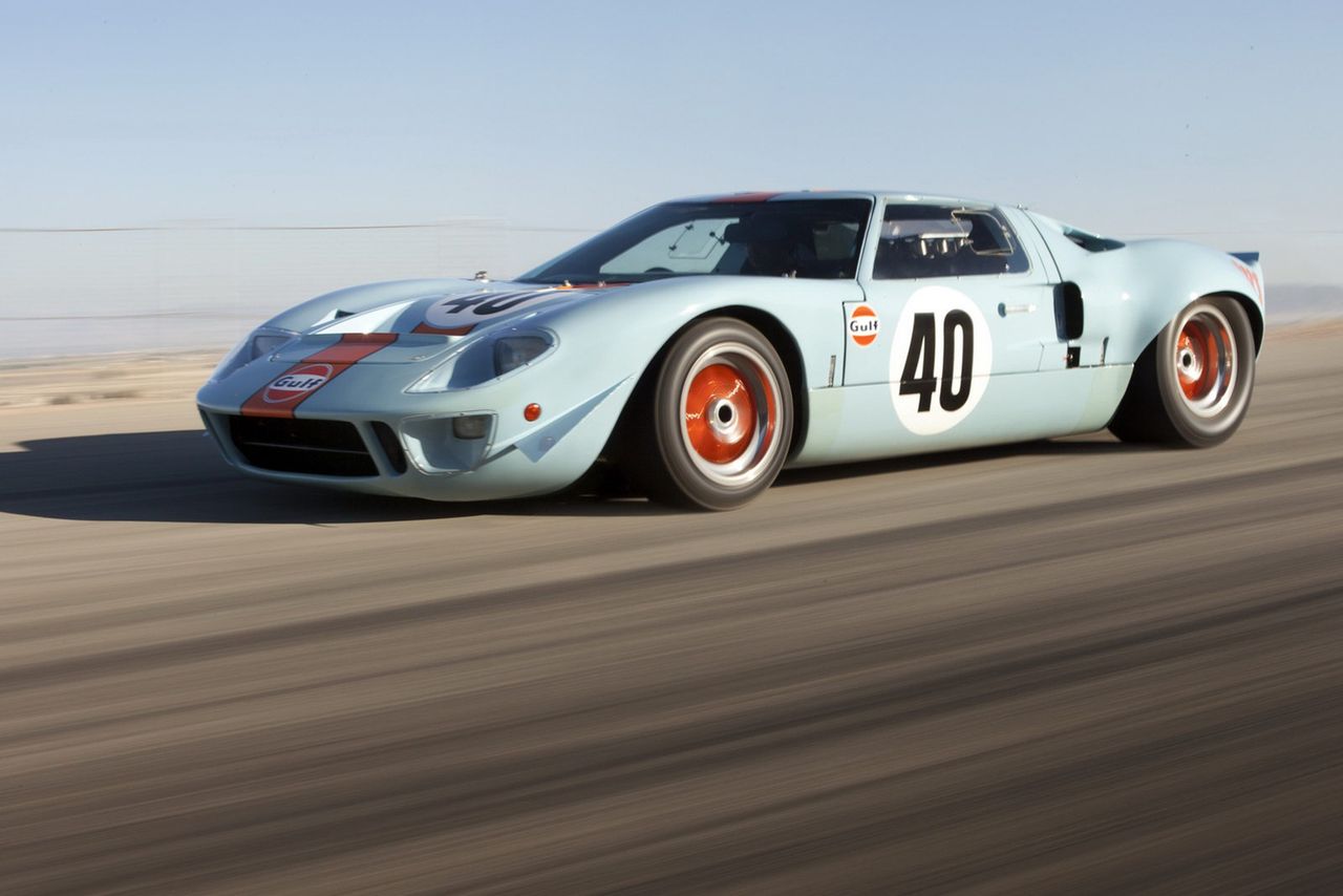 Ford GT40 Gulf/Mirage Lightweight z filmu z McQueenem [galeria]