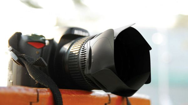 Osłona na obiektyw zamieniająca się w... dekielek 1