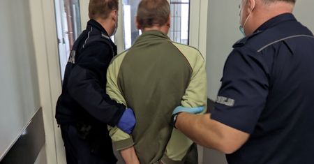 Pobił 73-latka dla 20 złotych. Grozi mu do 18 lat więzienia