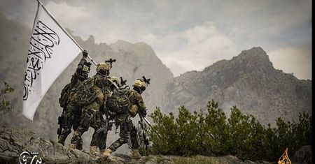 Afganistan: Talibowie kpią z USA. Odtworzyli legendarne zdjęcie z II wojny światowej
