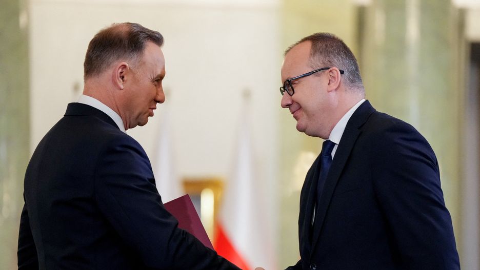 Podczas zaprzysiężenia rządu była wymiana uprzejmości, dzisiaj jest wojna między prezydentem Polski Andrzejem Dudą a ministrem sprawiedliwości Adamem Bodnarem
