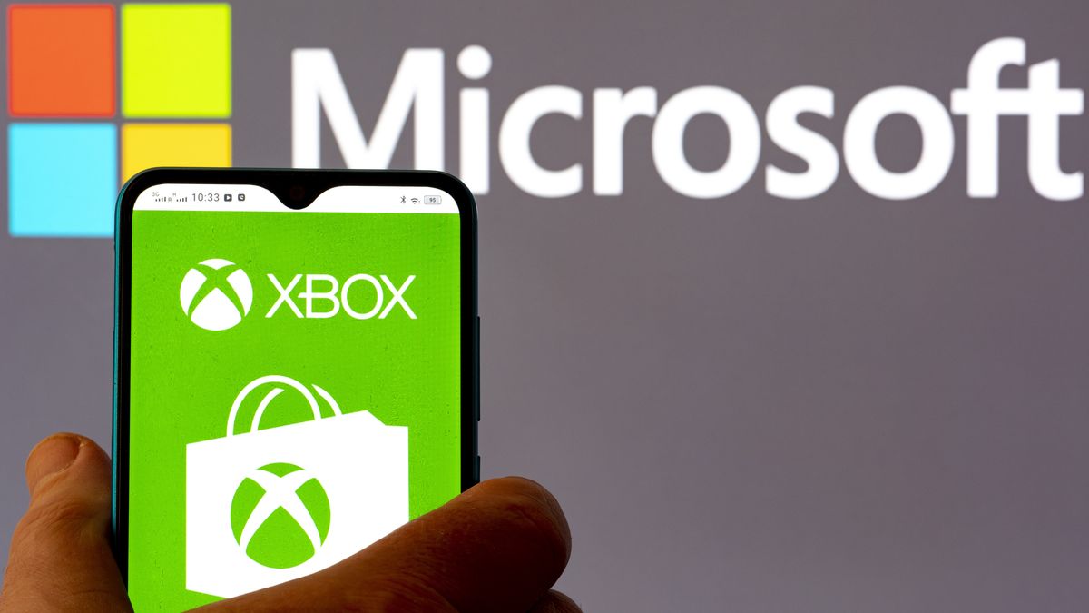 UKRAINE - 2022/01/08: In this photo illustration, Microsoft Xbox logo seen displayed on a smartphone. (Photo Illustration by Igor Golovniov/SOPA Images/LightRocket via Getty Images)