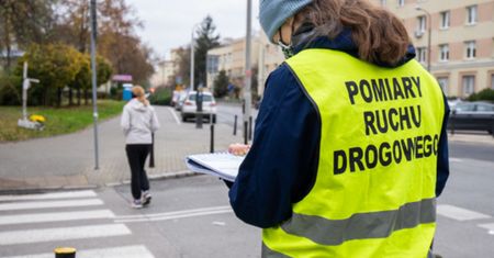 Warszawa. Audyt przejść dla pieszych. Przebadano ponad 4 tys. zebr