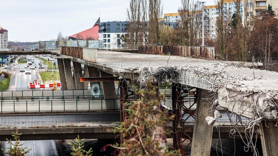 Trwa rozbiórka kładki na Zaspie