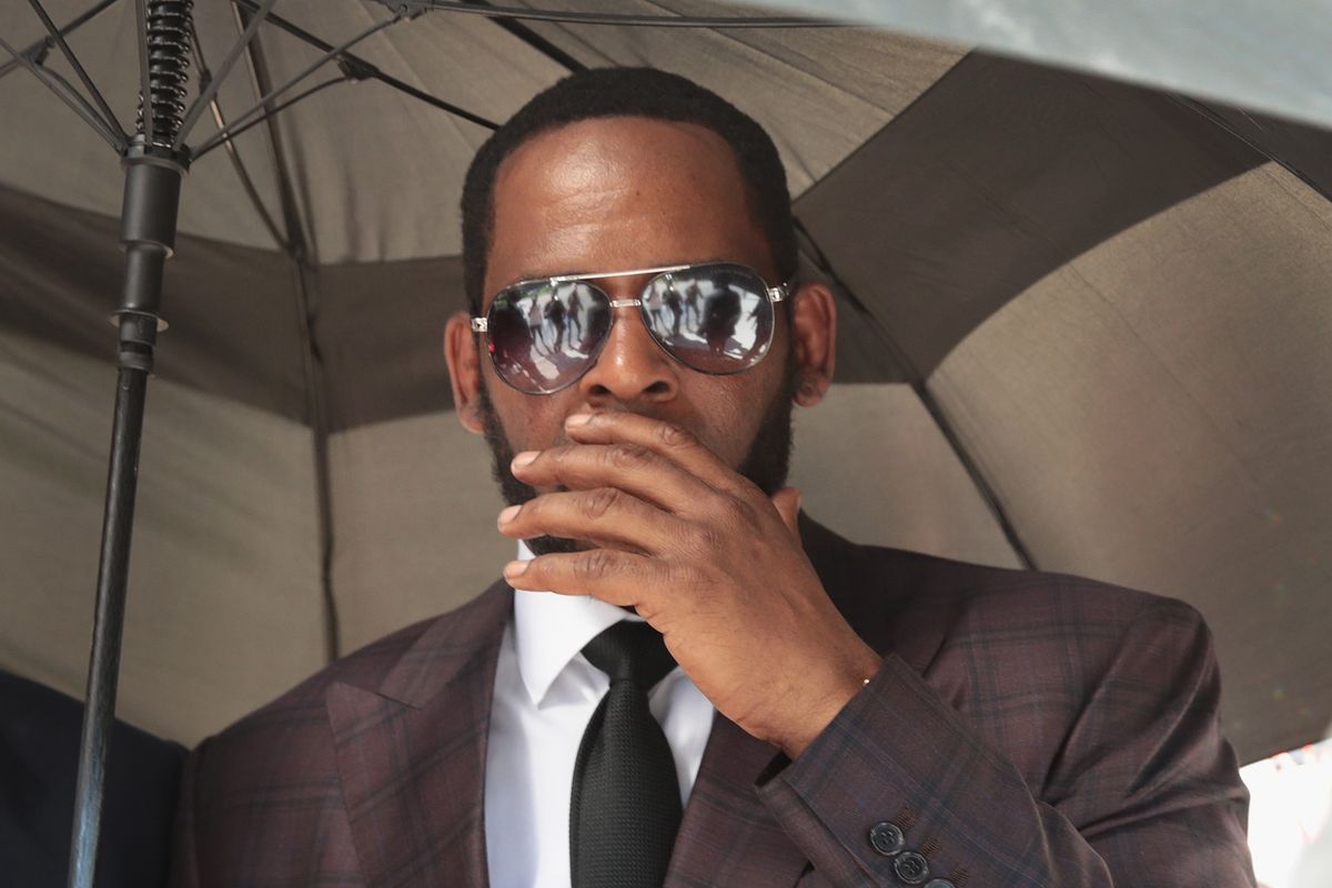 R. Kelly po jednej z rozpraw sądowych 