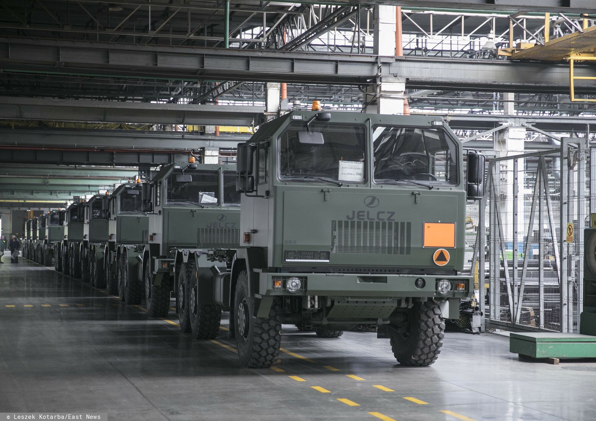 Armia czeka na "Jelcze". Są opóźnienia i milionowe kary