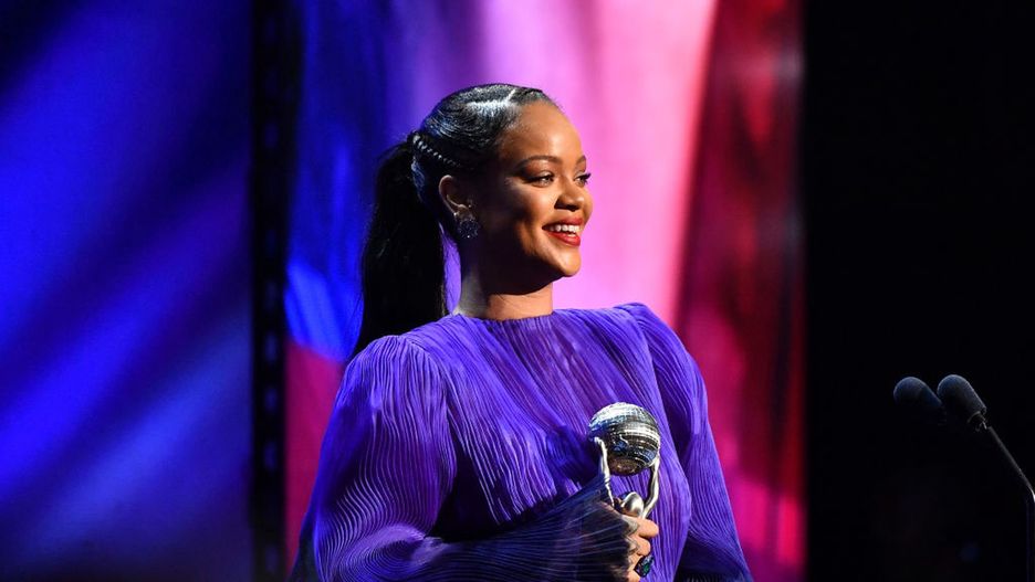 Rihanna chwali się zgrabnym ciałem.