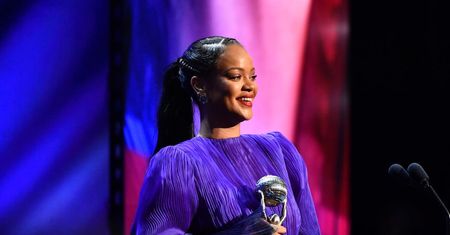 Rihanna rozgrzewa swoich fanów. Wygląda zjawiskowo
