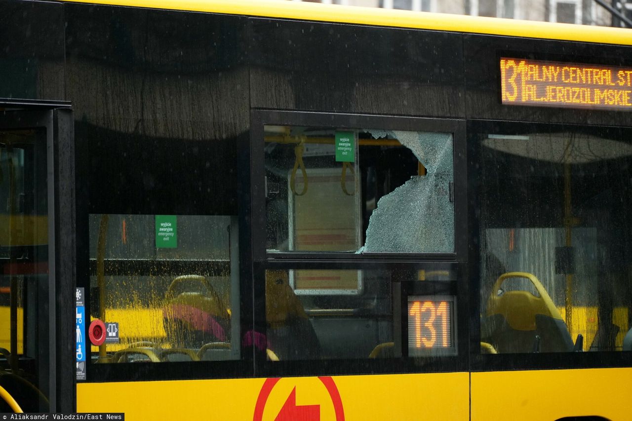 Zniszczone autobusy w Warszawie. Policja wyjaśnia incydent