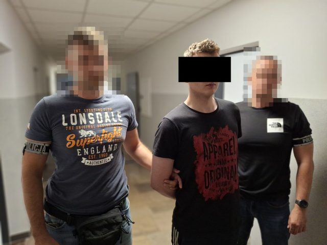 Udawali policjantów, bo chcieli oszukać seniorkę. Spotkali prawdziwych mundurowych (zdjęcia)