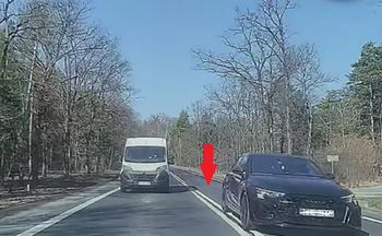 Wyprzedzał na podwójnej ciągłej. Tak się to skończyło