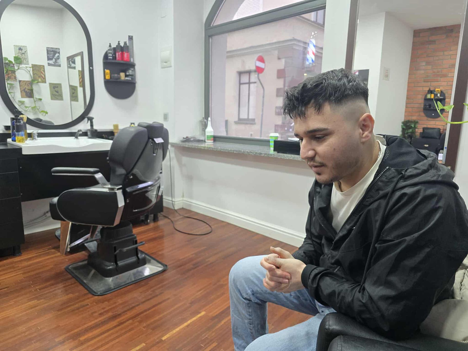 Turecki fryzjer przyznaje, że ma dość walki