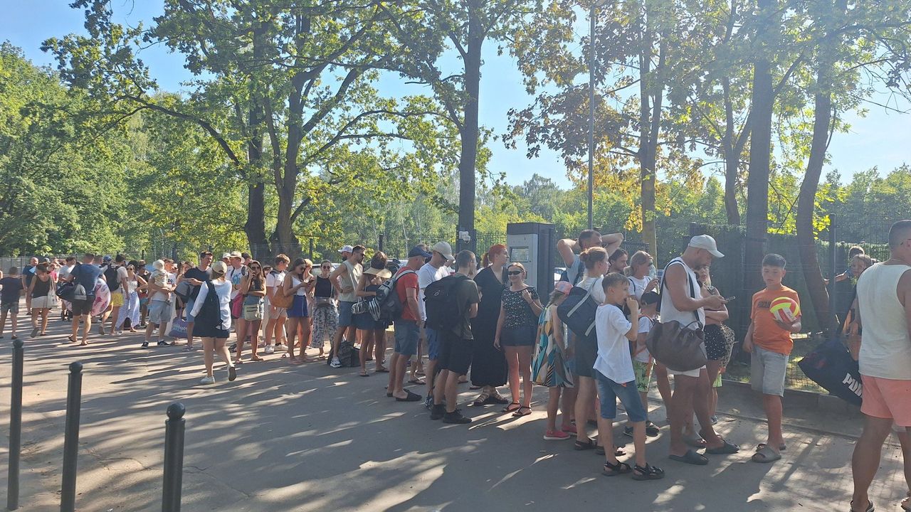 Łódź: Aquapark Fala oblężony. Trzy godziny czekania w kolejce po ochłodę