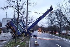 Dźwig zawisł nad drogą. Niebezpieczna sytuacja w Sopocie