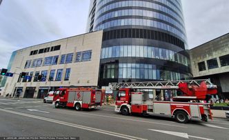 Dym w najwyższym budynku we Wrocławiu. Tysiąc osób ewakuowanych ze Sky Tower