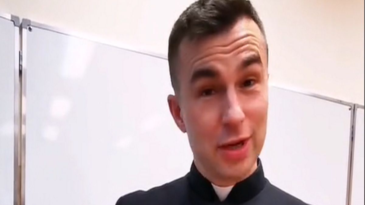 Screen z TikToka ks. Picura