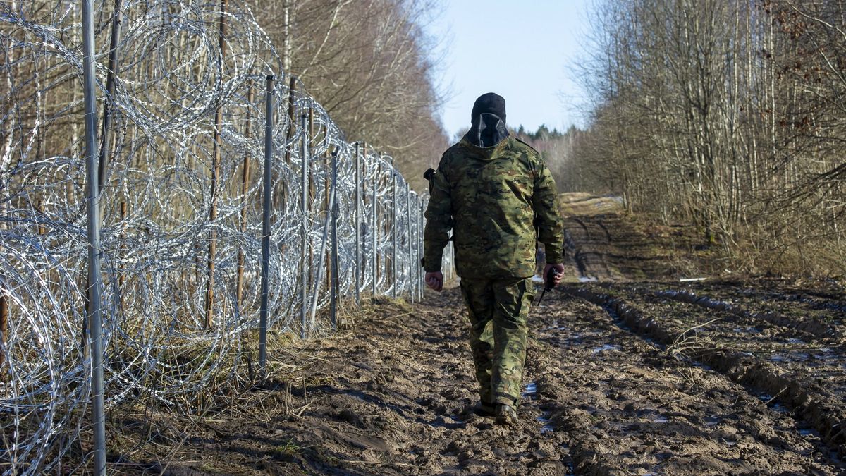 Na granicy Białorusią powstała już zapora fizyczna 