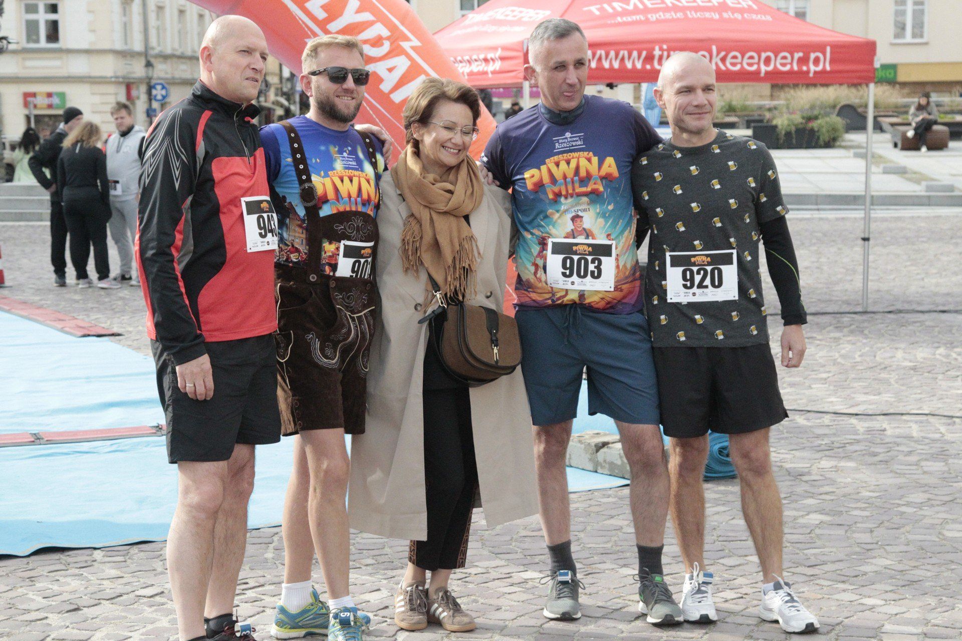 Rynek w Rzeszowie wypełnił się śmiechem, sportową energią i festiwalowym nastrojem podczas wyjątkowego biegu - Piwnej Mili/2025
