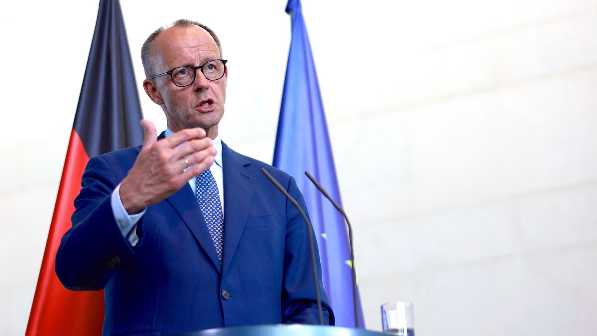 German Chancellor Friedrich Merz attends a news conference after a meeting with Greek Prime Minister Kyriakos Mitsotakis at the chancellery in Berlin, Germany, 13 May 2025. EPA/HANNIBAL HANSCHKE Dostawca: PAP/EPA.