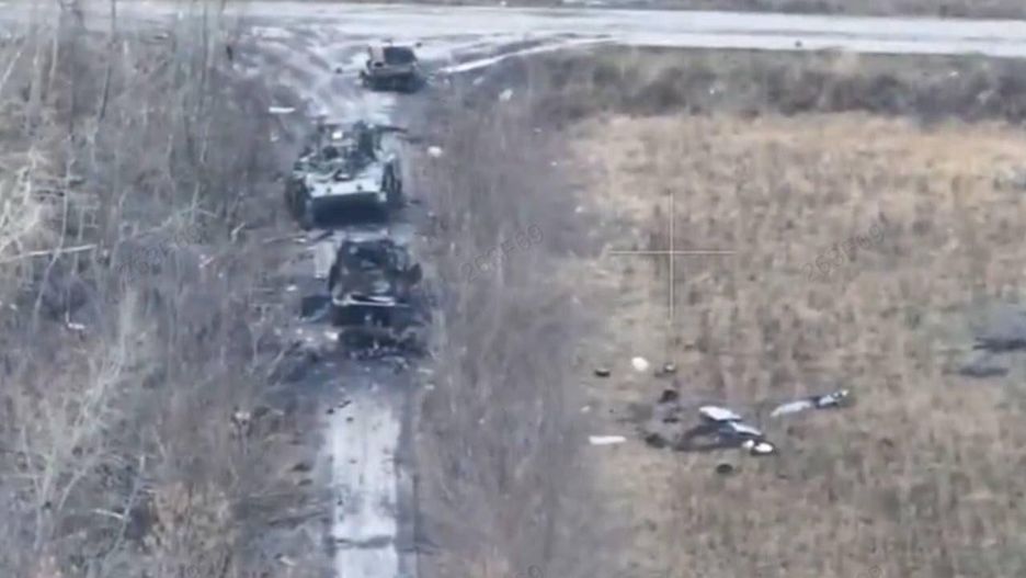 Wraki rosyjskiej grupy szturmowej BMP-3, BMP-2 i MT-LB. 
