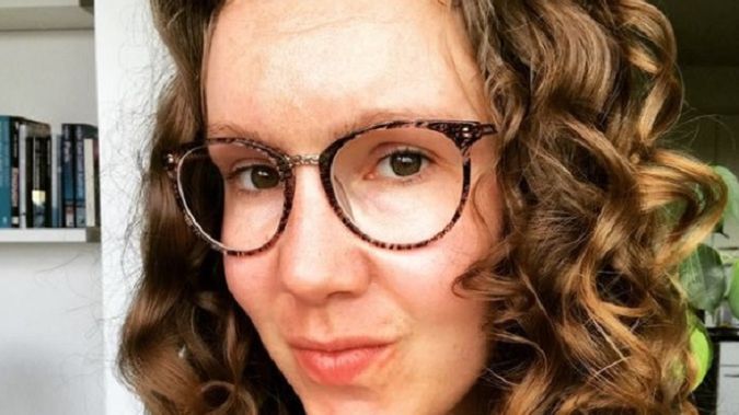 Rachel de Rond zachęca do zastąpienia szamponu octem jabłkowym albo mieszankom ziół