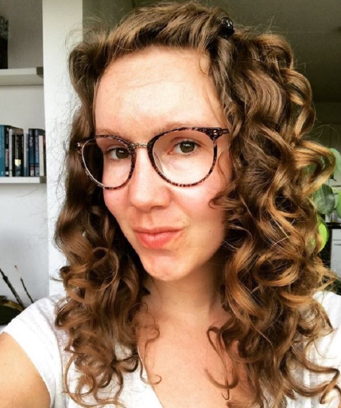 Od trzech lat nie używa szamponu do mycia włosów. Zamieniła go na ocet i wodę