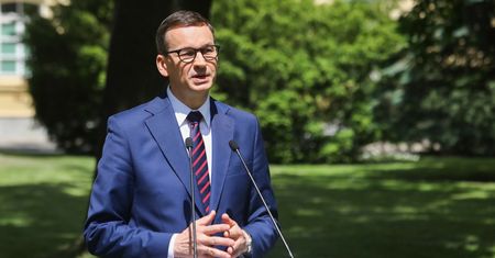 Afera mailowa. Premier: Nie zamierzam wpisywać się w scenariusz Kremla