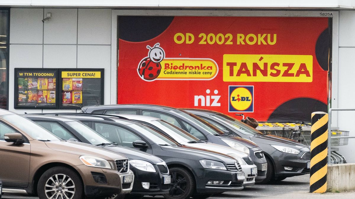 Marketingowa wojna mi?dzy Biedronk? a Lidlem
Fot. Lukasz Gdak/East News, Zalasewo k Poznania, 15.02.2024. Biedronka i Lidl - dwie duze sieci handlowe prowadza marketingowa walke o klientow.
Lukasz Gdak