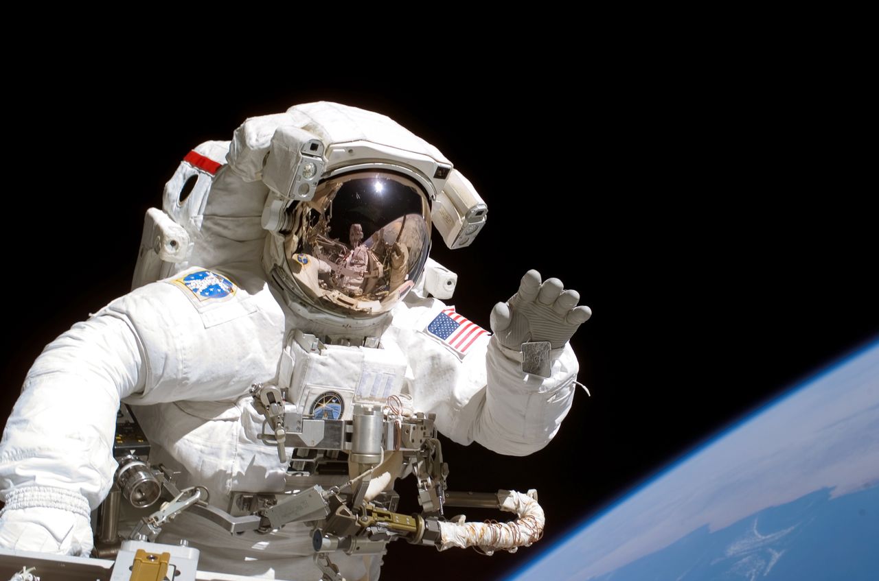 Staying in space affects the entire body. /illustrative material