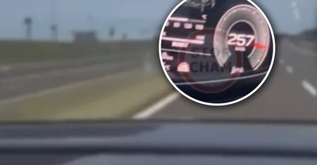 Jechał z dziećmi 257 km/h. Nie poniesie konsekwencji. Oto szczegóły