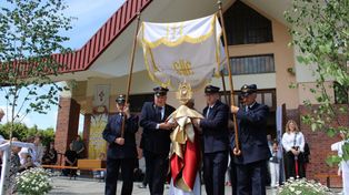 Kolejarze i ich tradycja Bożego Ciała w Zduńskiej Woli Karsznicach. Uroczystość Najświętszego Ciała i Krwi Chrystusa
