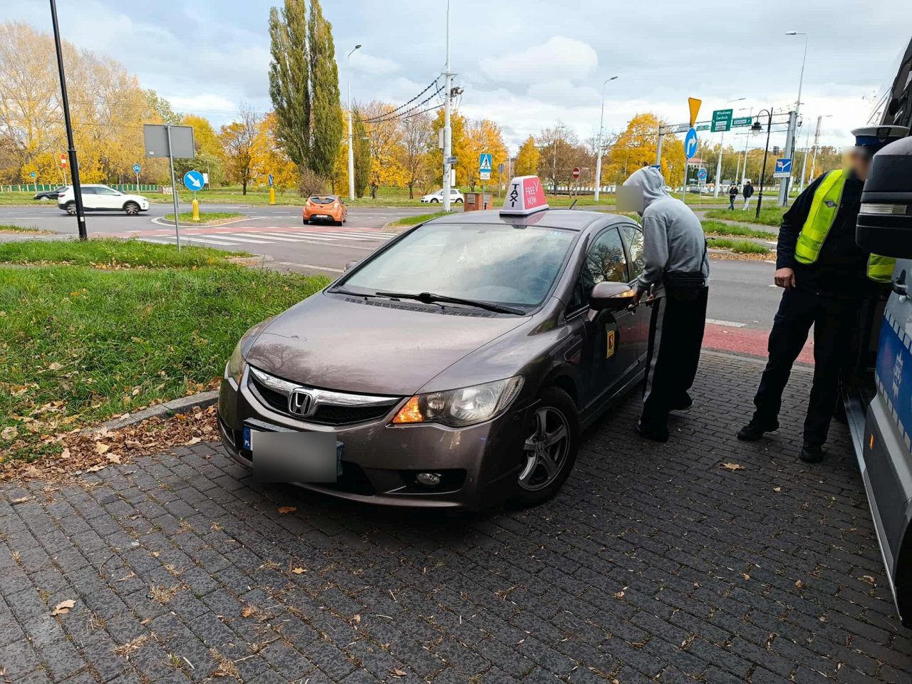 Lublin: Potrącenie rowerzysty przez hondę. Kierowca auta nie zauważył cyklisty na przejeździe